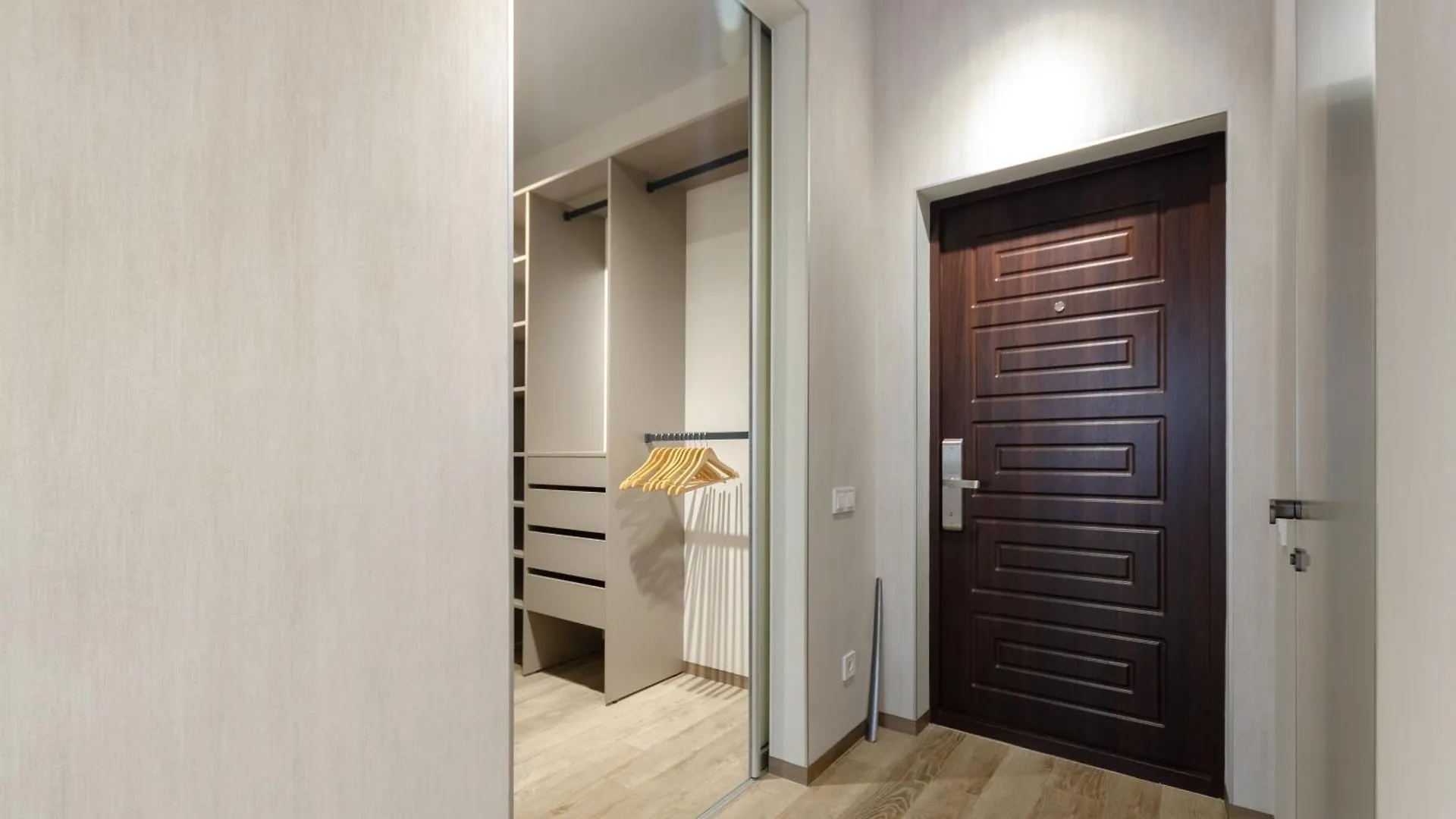 Petrovdom Apartments 11-149 In Rc Zemchuzhina 38, Zhylianska 68 基輔