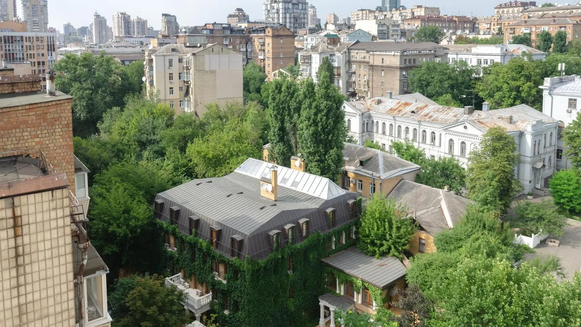 Petrovdom Apartments 11-149 In Rc Zemchuzhina 38, Zhylianska 68 基輔