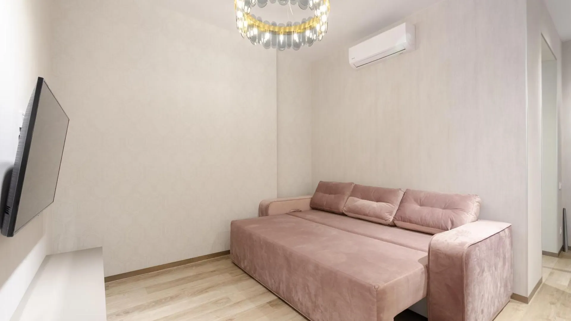Petrovdom Apartments 11-149 In Rc Zemchuzhina 38, Zhylianska 68 基輔