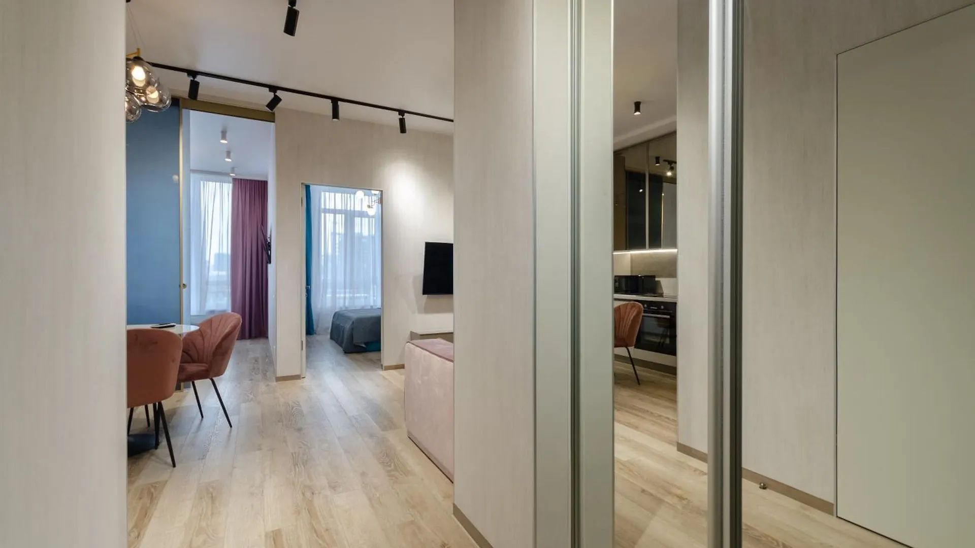 Petrovdom Apartments 11-149 In Rc Zemchuzhina 38, Zhylianska 68 基輔