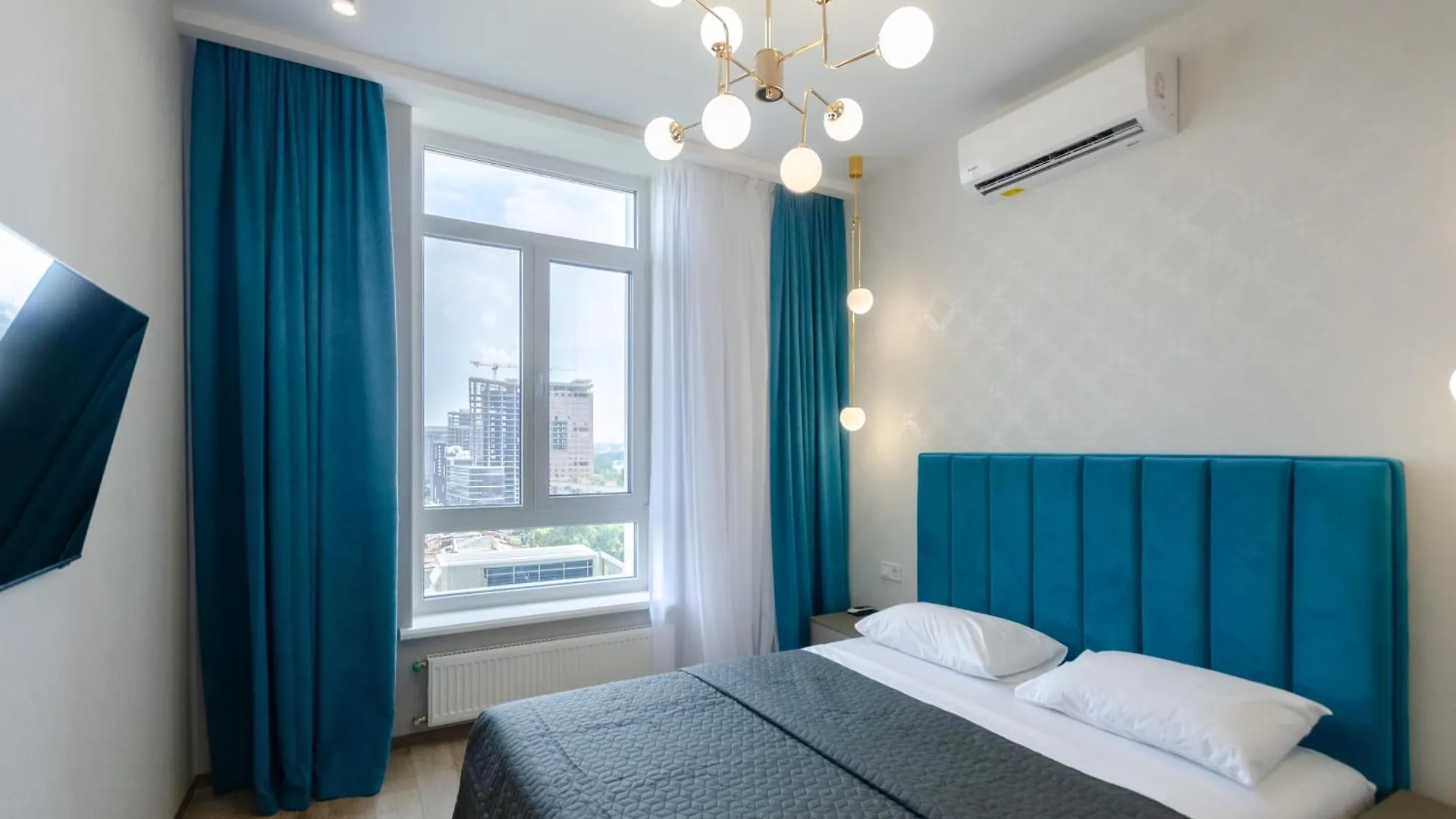 Petrovdom Apartments 11-149 In Rc Zemchuzhina 38, Zhylianska 68 基輔