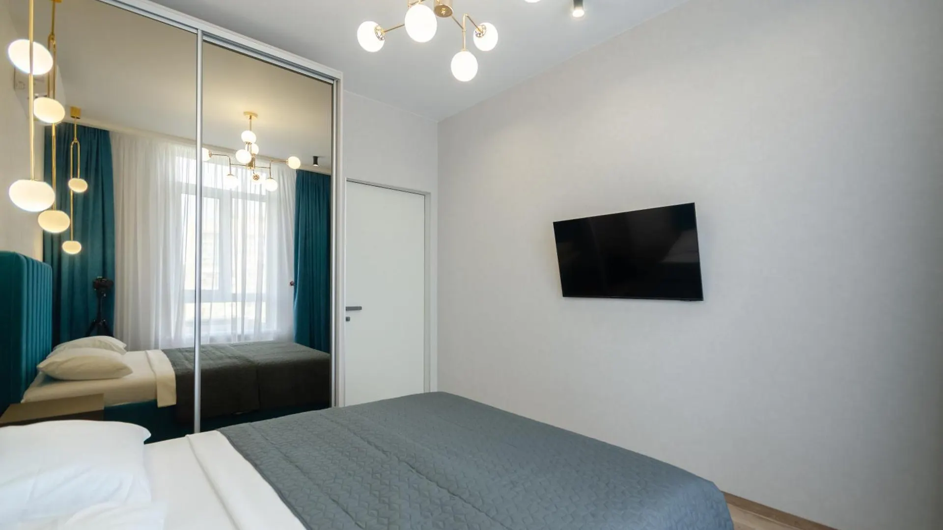 Petrovdom Apartments 11-149 In Rc Zemchuzhina 38, Zhylianska 68 基輔