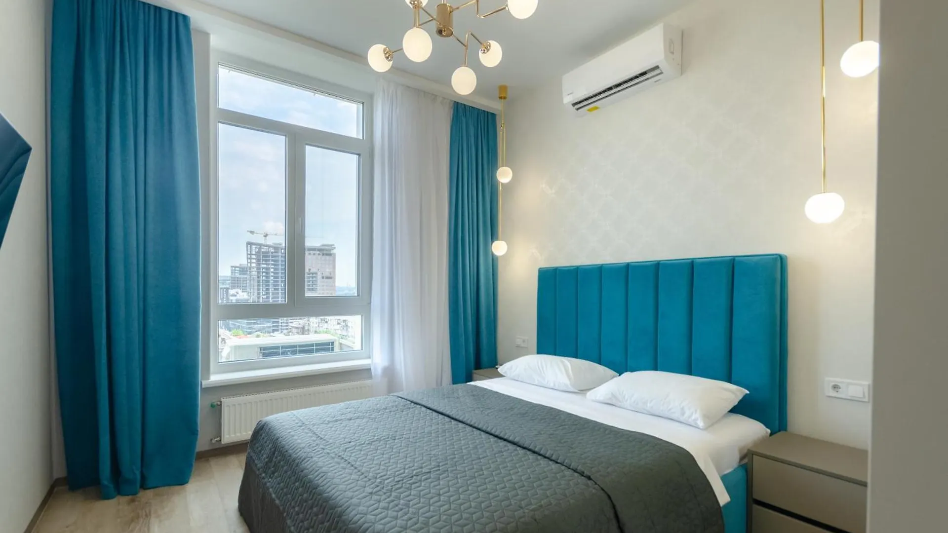Petrovdom Apartments 11-149 In Rc Zemchuzhina 38, Zhylianska 68 基輔
